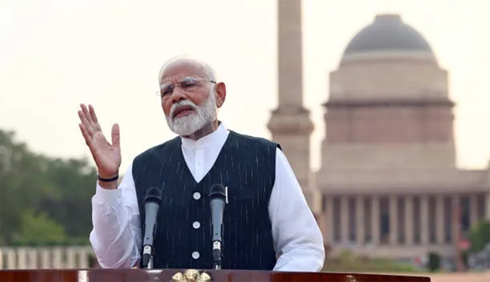 दिल्ली में सेमीकंडक्टर कॉन्फ्रेंस के दौरान मंच और उपस्थित प्रतिनिधि